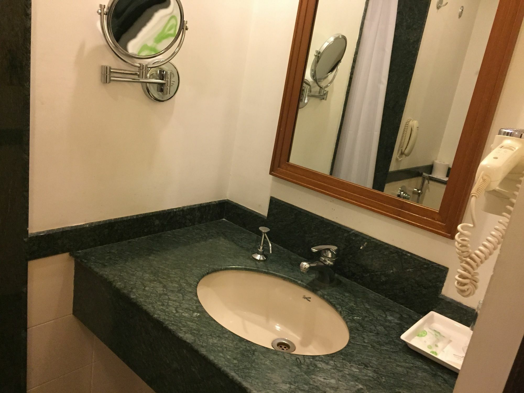 Lemon Tree Hinjewadi Pune Hotel 4*